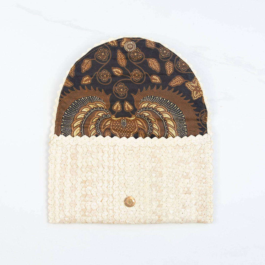 Straw Clutch - Off White with Cowrie Shell Trim