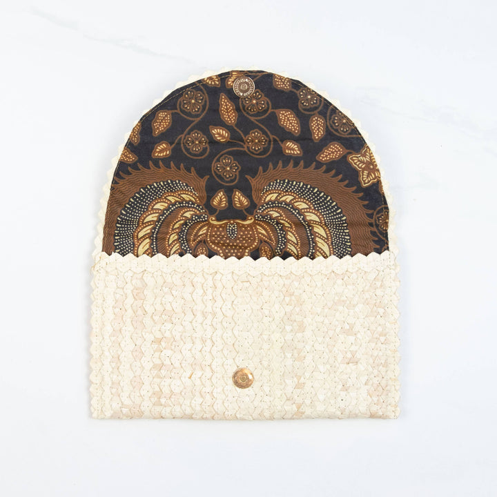 Straw Clutch - Off White with Cowrie Shell Trim