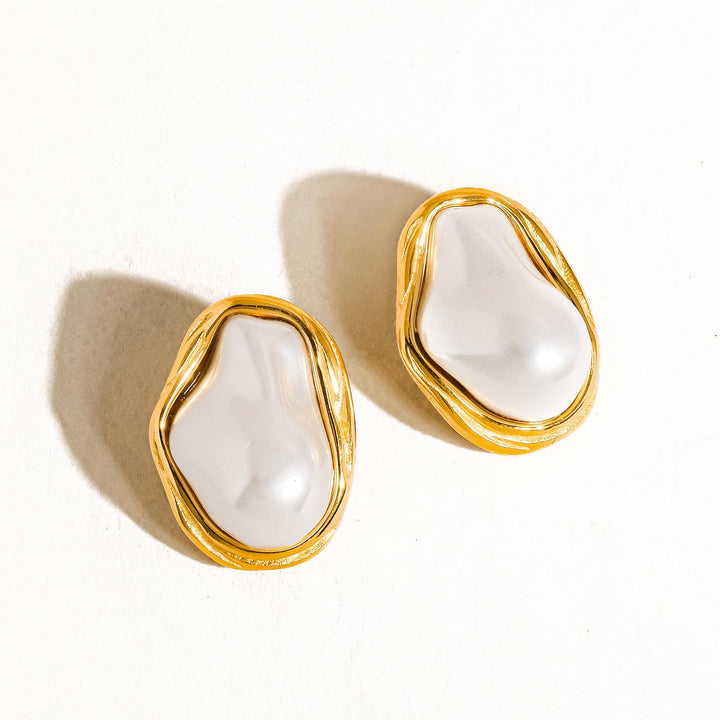 Yasmin Classic Pearl Earring