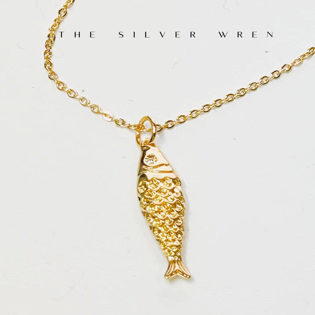 Gold Fish Pendant Necklace: Nixi / 20 inch