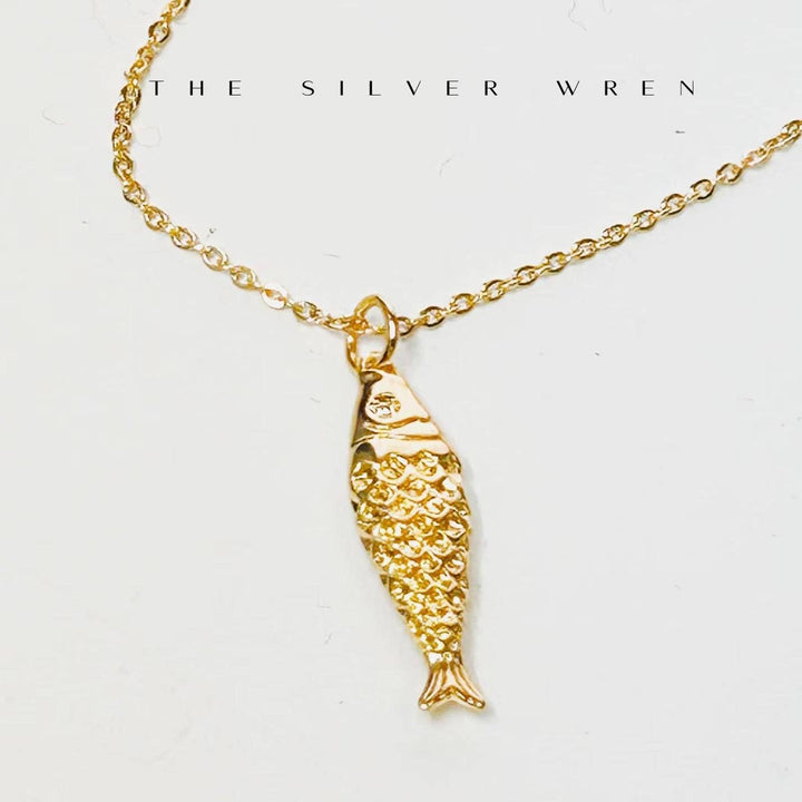 Gold Fish Pendant Necklace: Nixi / 20 inch