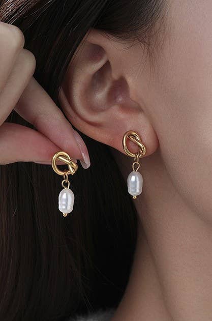Pearl Drop Earrings - Gold