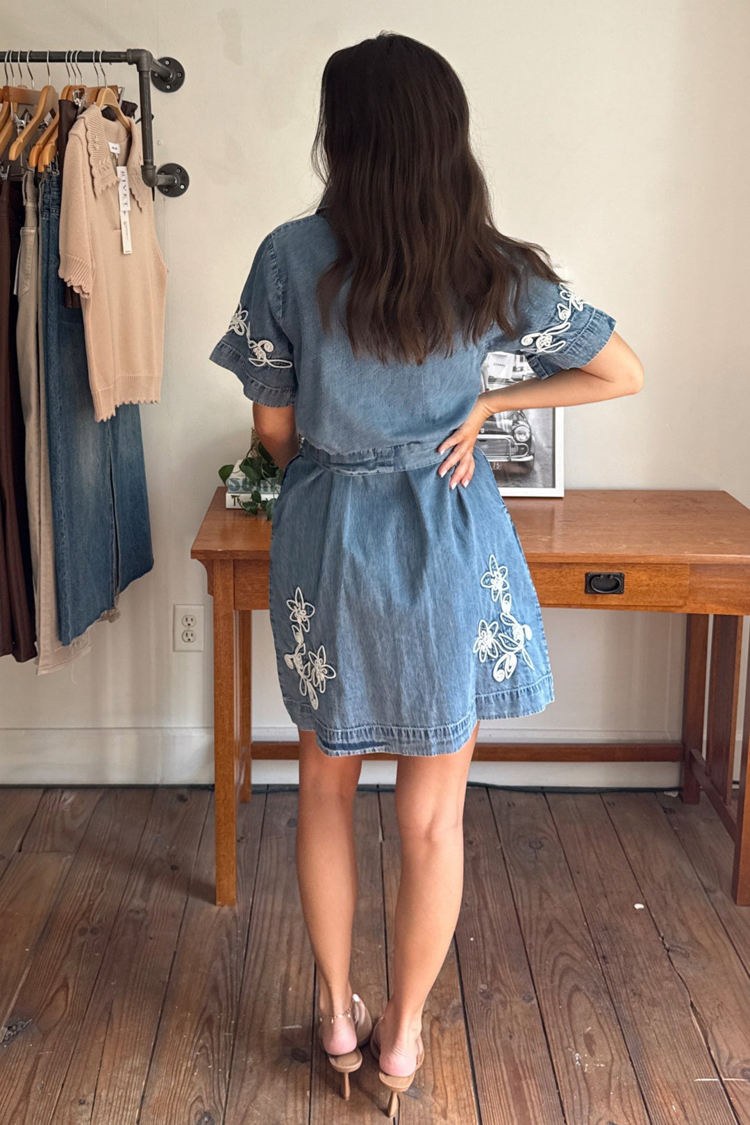 embroidery casual denim dress Erika & Co Blue Denim Embroidered Floral Quilted Midi Dress Women's M Cottage