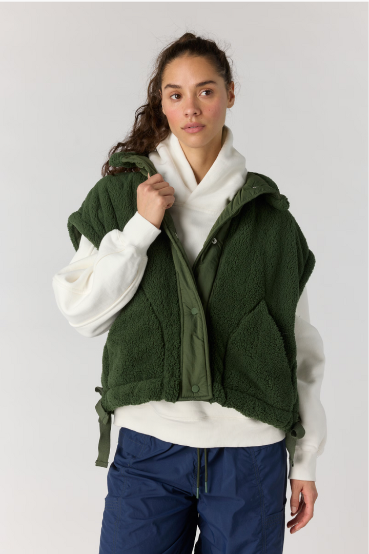 Scout It Out Fleece Vest - Ivy