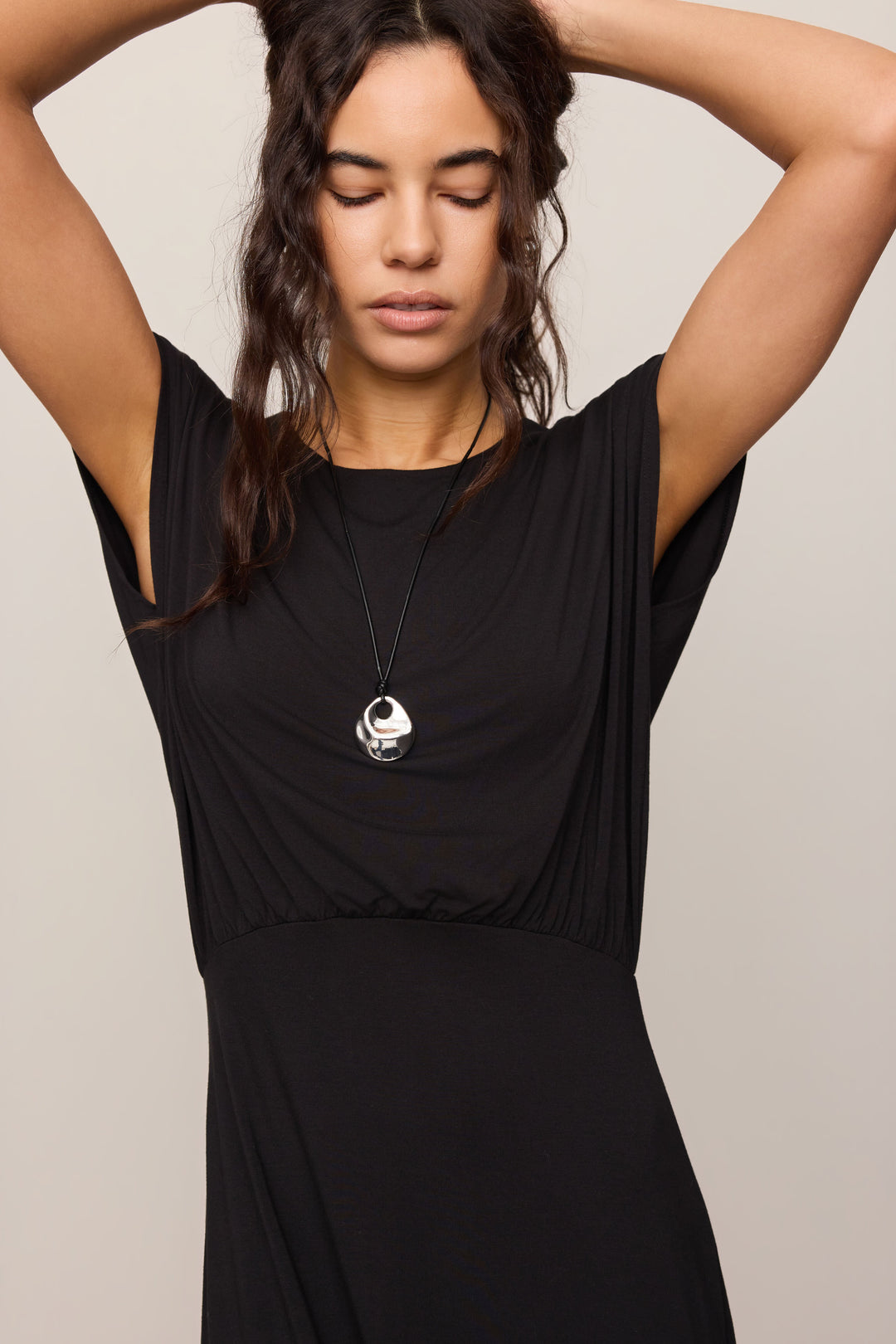Anika Midi Dress - Black - Detail