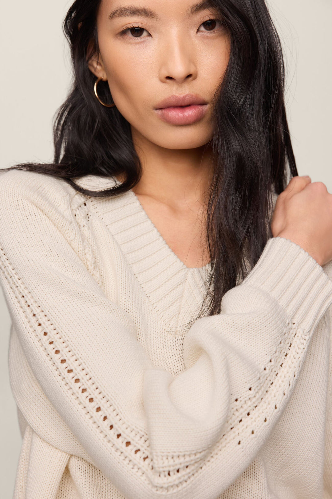 Stratton relaxed fit V-neck sweater in Sandstone